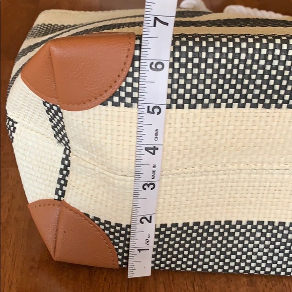 Woven Tote - Picture 3 of 9